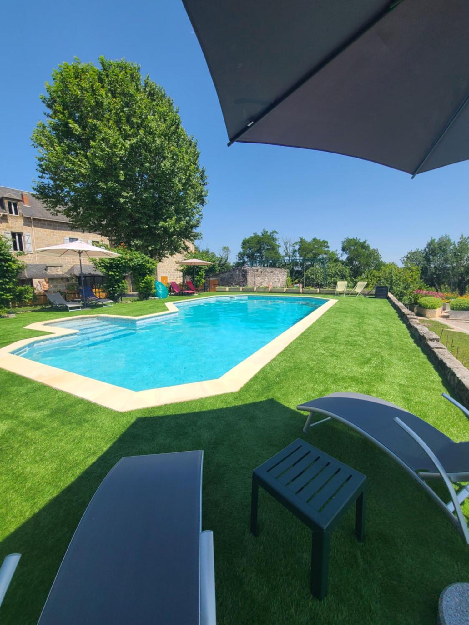 Les Dependances Du Chateau Noailles  Exterior foto