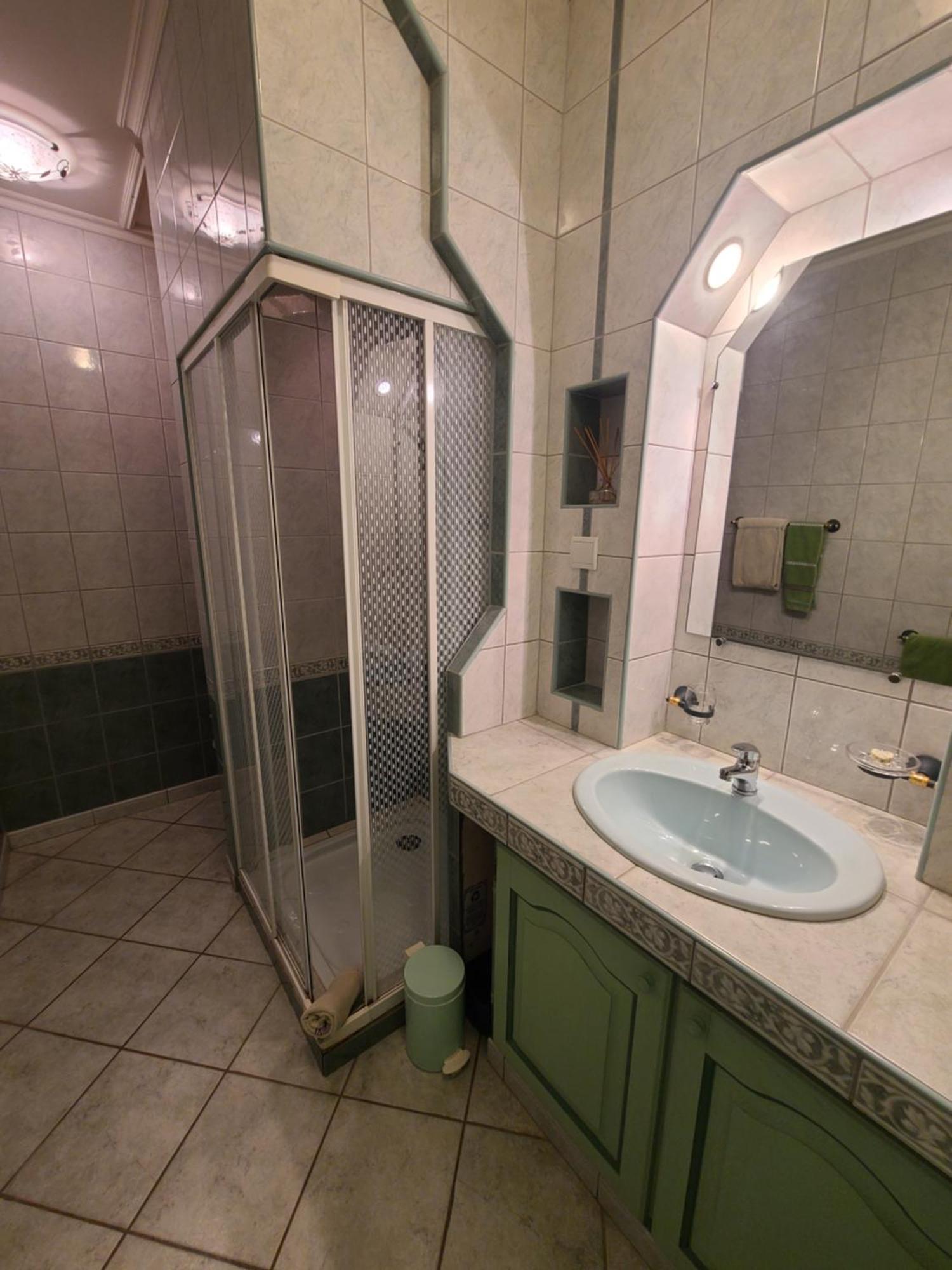 Les Dependances Du Chateau Noailles  Habitación foto