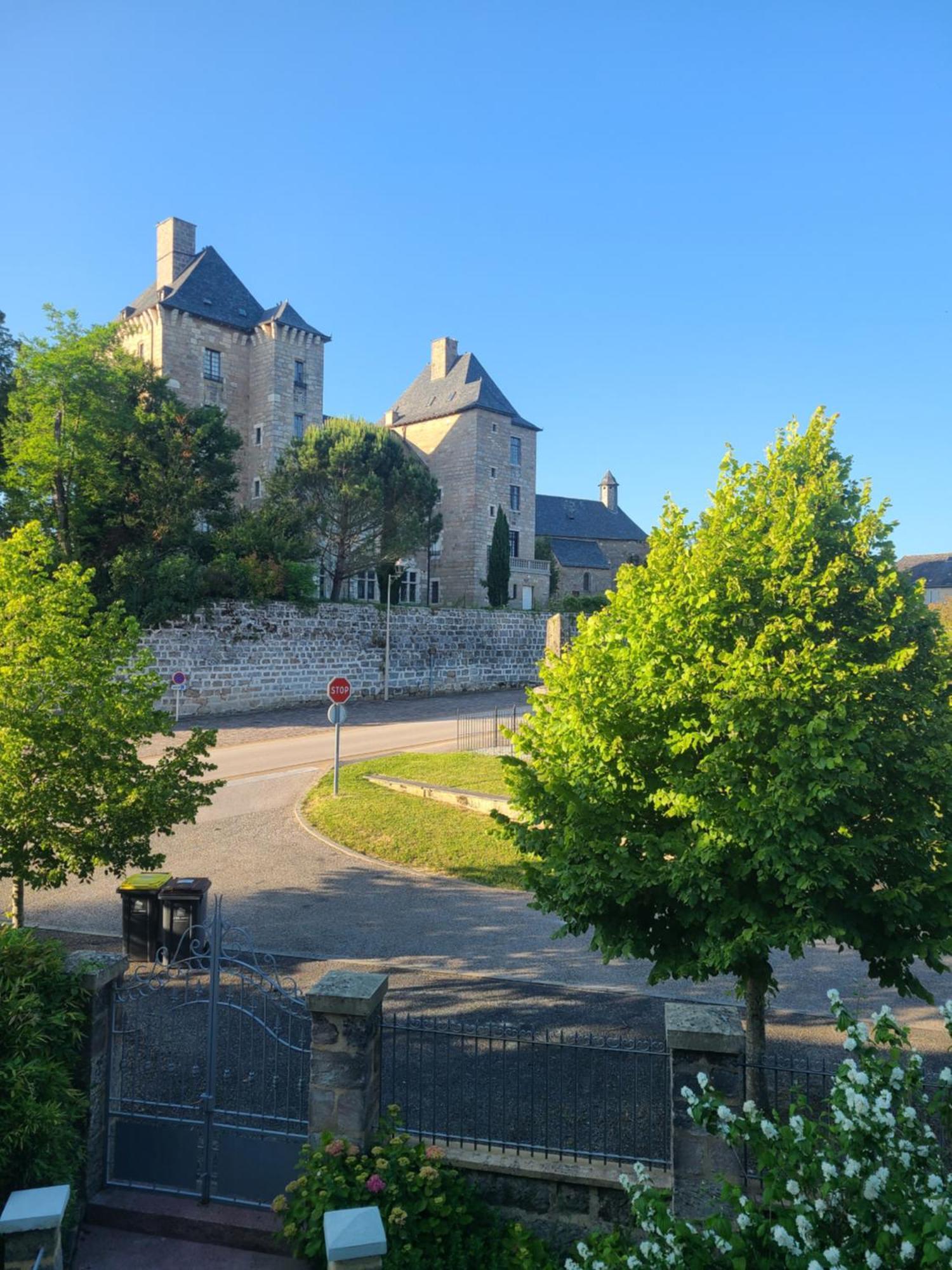 Les Dependances Du Chateau Noailles  Exterior foto